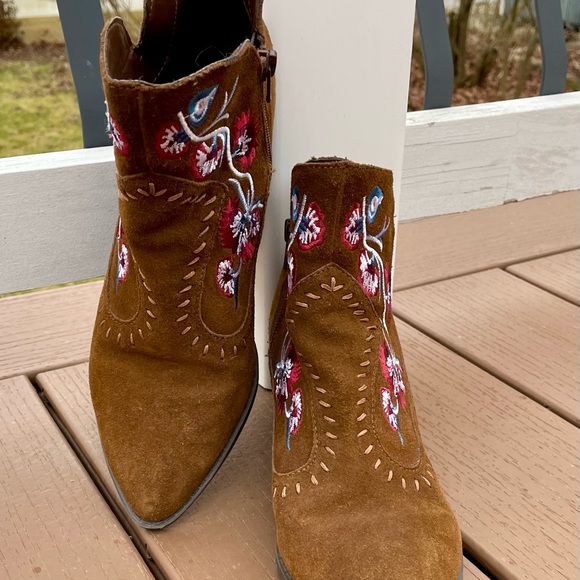 Carlos Santana Shoes - Carlos Santana Ankle Boots Brown Embroidered Suede Size 7.5